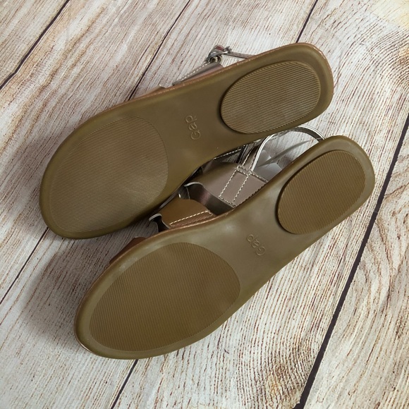 Gap Kids 3 tone metallic sandals - NEW - Picture 3 of 11